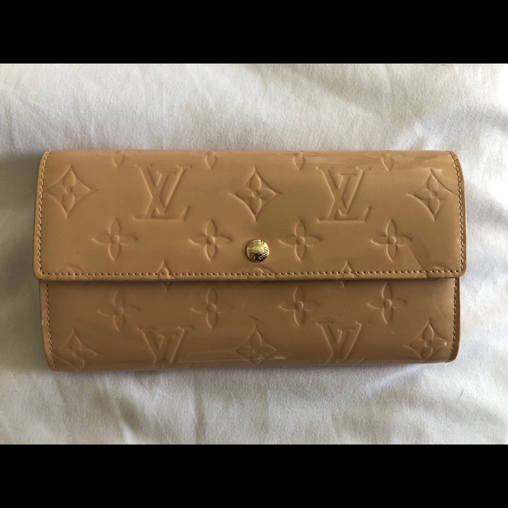 Tan wallet